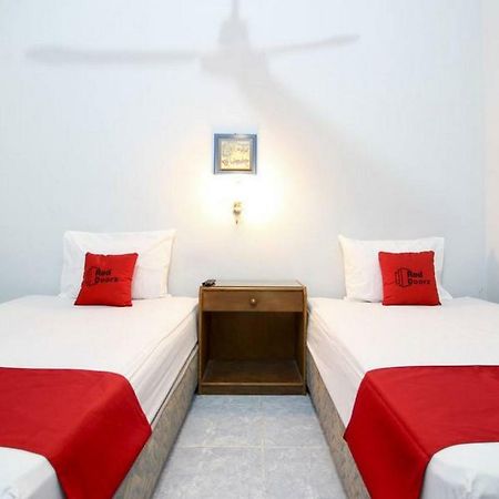 Hotel Reddoorz Syariah At Jalan Menteri Supeno Yogyakarta Exterior foto