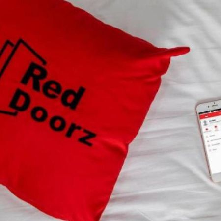 Hotel Reddoorz Syariah At Jalan Menteri Supeno Yogyakarta Exterior foto