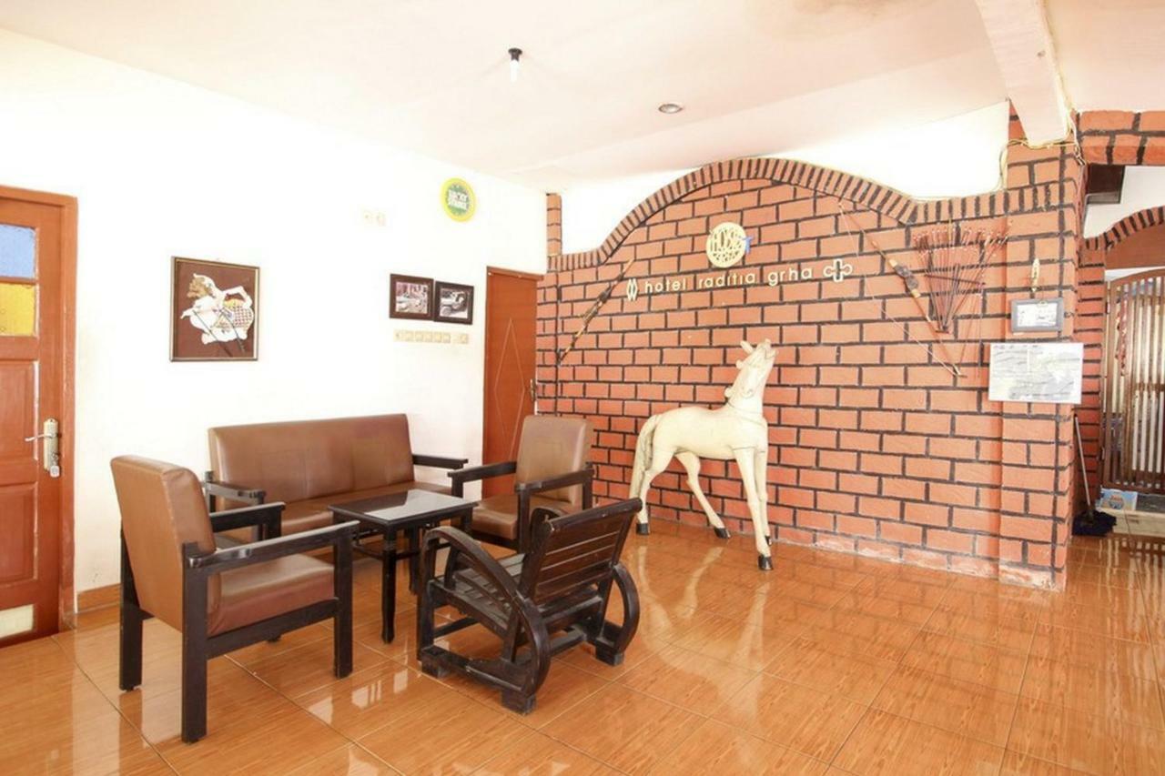 Hotel Reddoorz Syariah At Jalan Menteri Supeno Yogyakarta Exterior foto