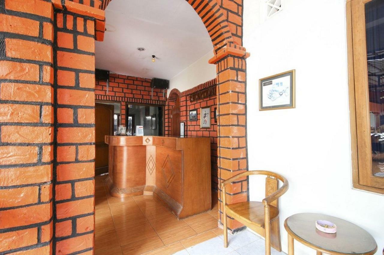 Hotel Reddoorz Syariah At Jalan Menteri Supeno Yogyakarta Exterior foto